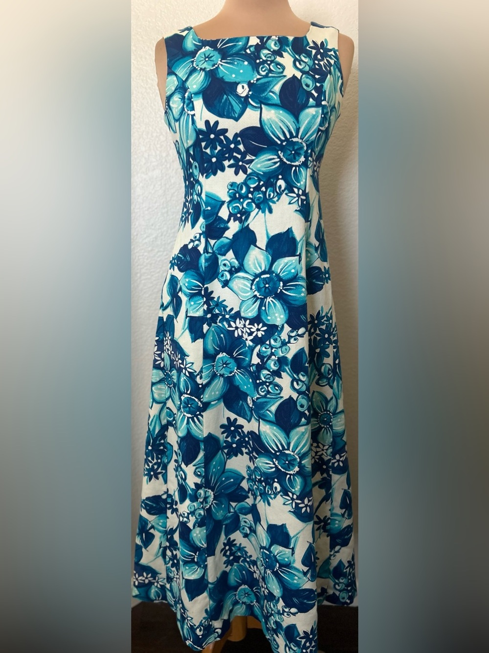 Backless Blue Floral V-Neck Maxi Dress